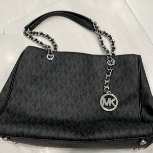 Black Michael Khors shoulder bag